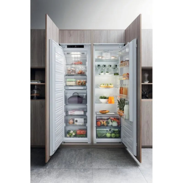 Hotpoint HF1801EF1UK (EX DISPLAY) Integrated Freezer