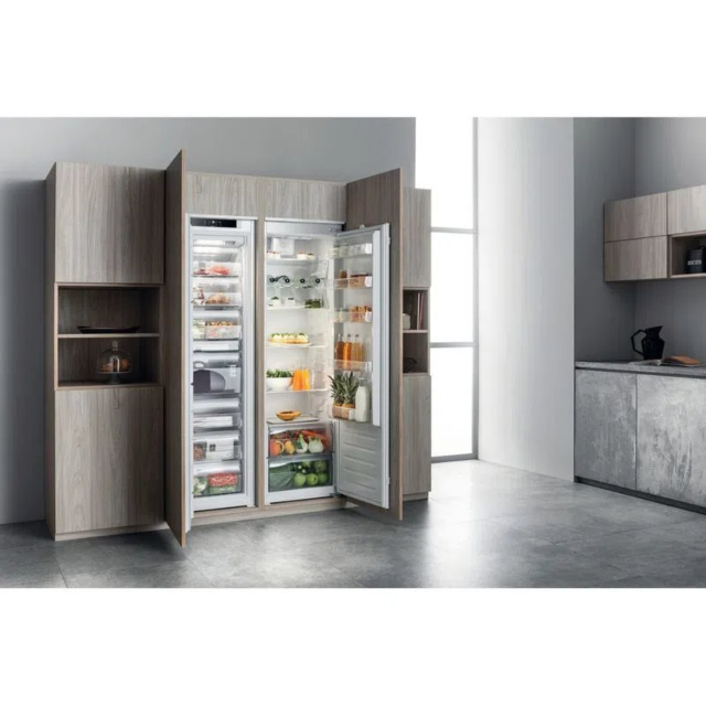 Hotpoint HF1801EF1UK (EX DISPLAY) Integrated Freezer