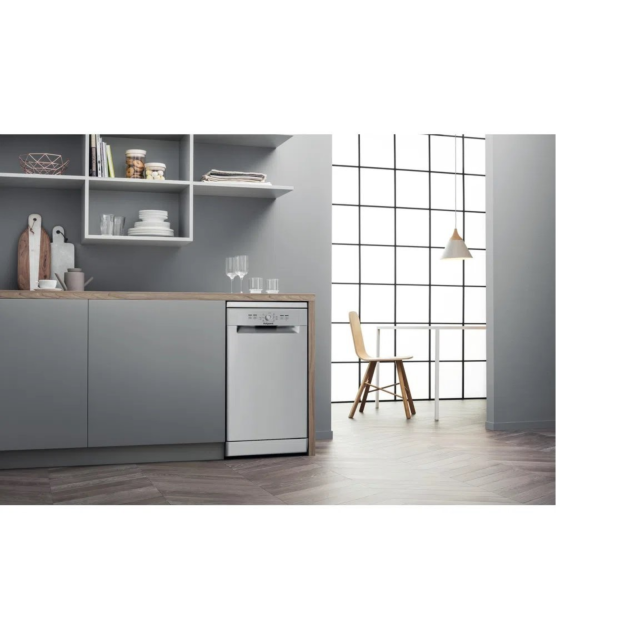 Hotpoint HSFE1B19SUKN HSFE1B19BUKN Freestanding Slimline Dishwasher