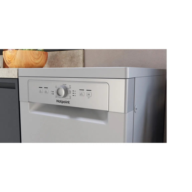 Hotpoint HSFE1B19SUKN HSFE1B19BUKN Freestanding Slimline Dishwasher